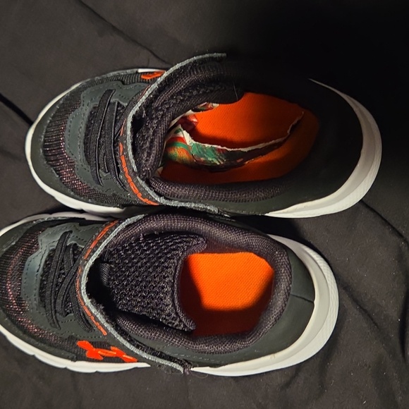 Under Armour Kids' Black and Orange Sneakers - Picture 6 of 12